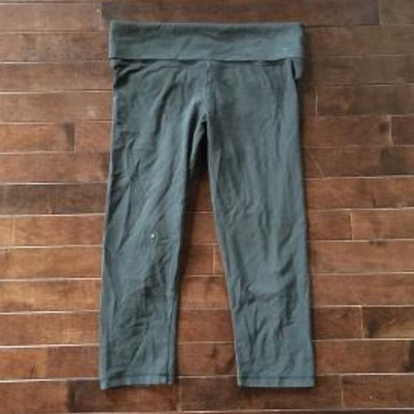 "PINK" Capri Leggings - Picture 1 of 2